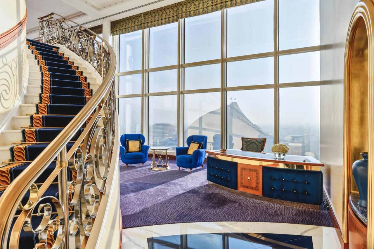Burj Al Arab Jumeirah Dubai Exterior foto The 39th floor of the hotel