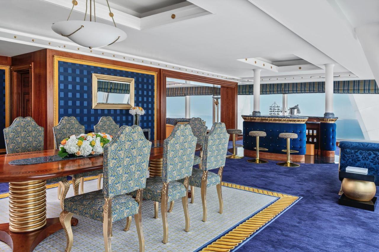 Burj Al Arab Jumeirah Dubai Exterior foto The interior of the Royal Suite