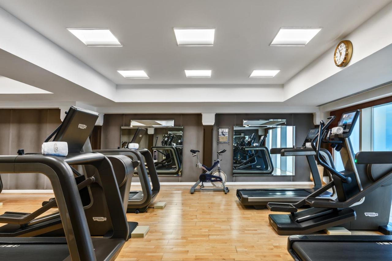 Burj Al Arab Jumeirah Dubai Exterior foto The gym at the hotel