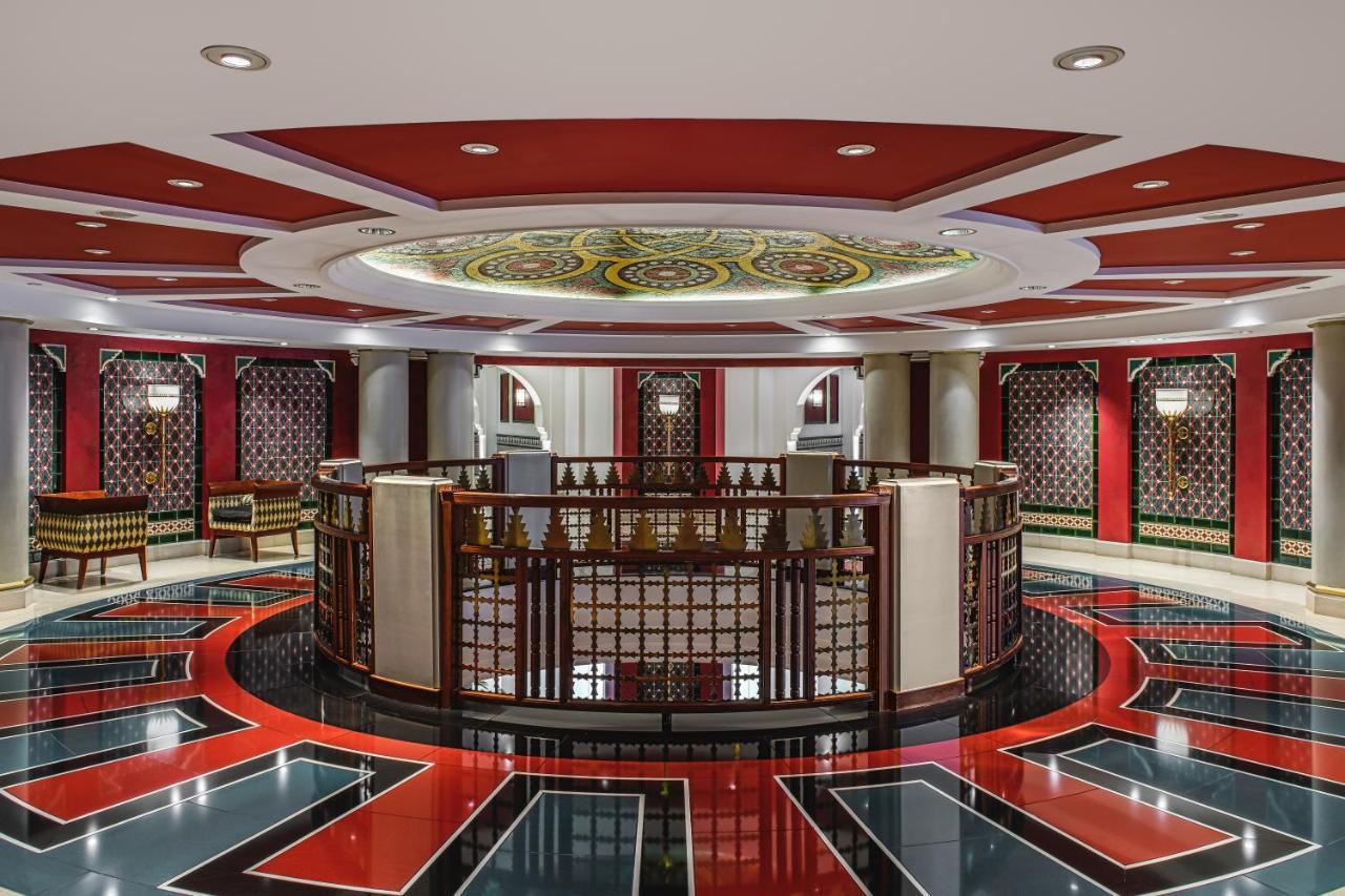 Burj Al Arab Jumeirah Dubai Exterior foto The lobby of the hotel