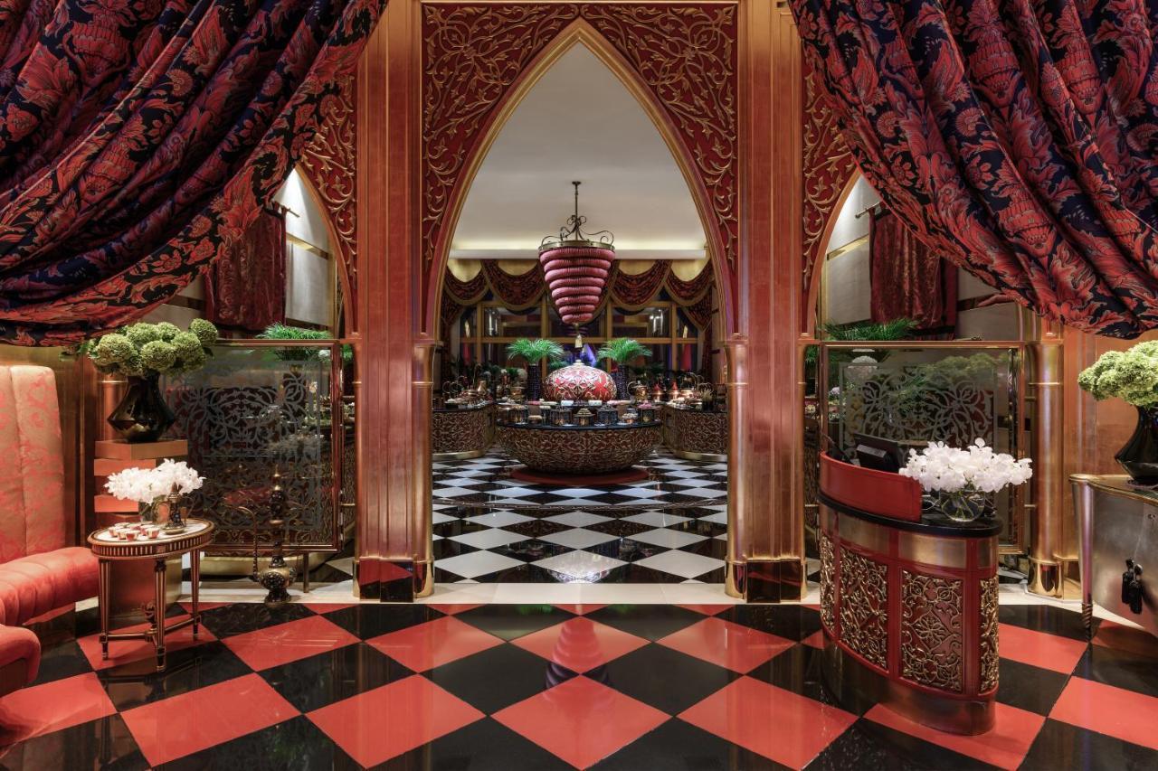 Burj Al Arab Jumeirah Dubai Exterior foto The lobby of the Emirates Palace