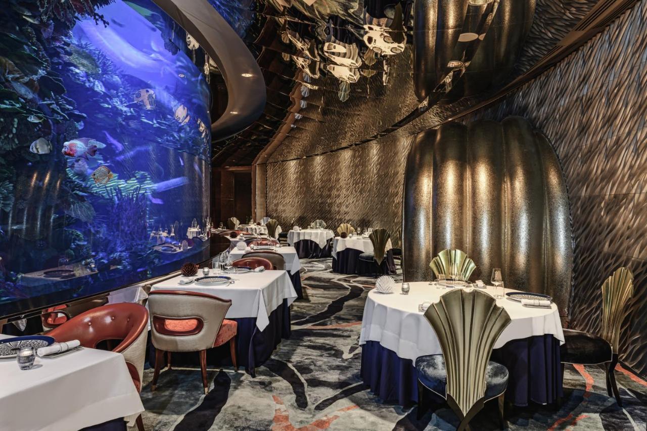 Burj Al Arab Jumeirah Dubai Exterior foto The Lost Chambers Aquarium