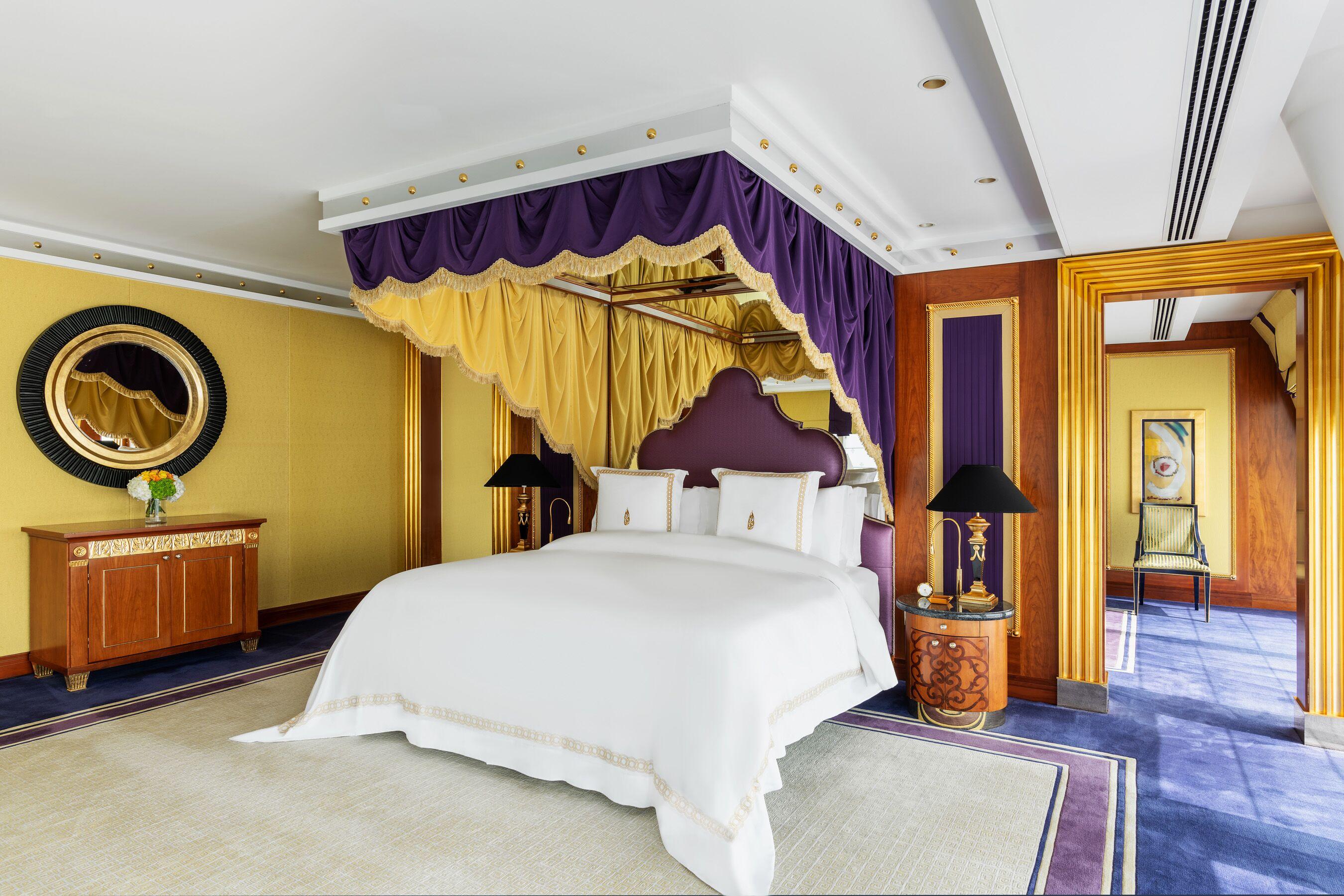 Burj Al Arab Jumeirah Dubai Exterior foto A bedroom at the Emirates Palace