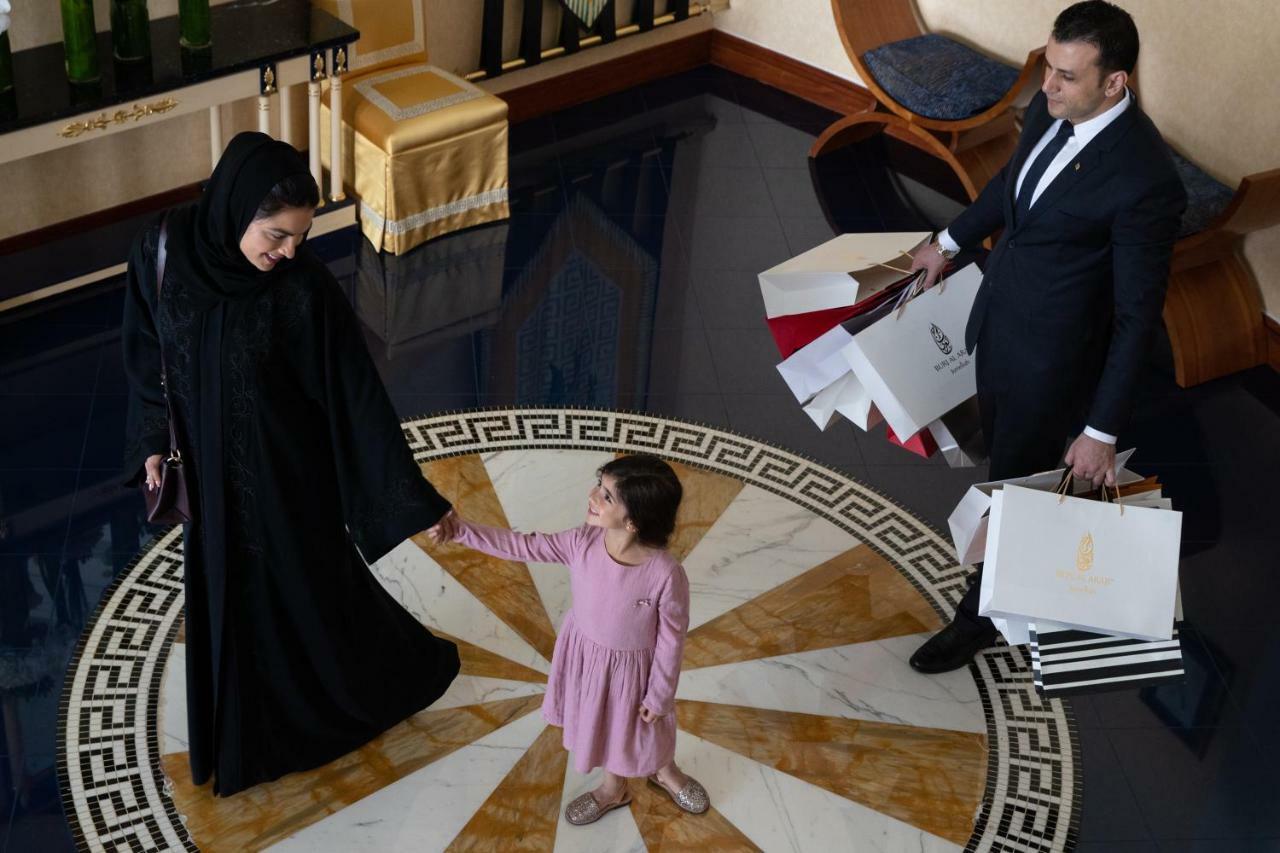 Burj Al Arab Jumeirah Dubai Exterior foto A Kuwaiti family